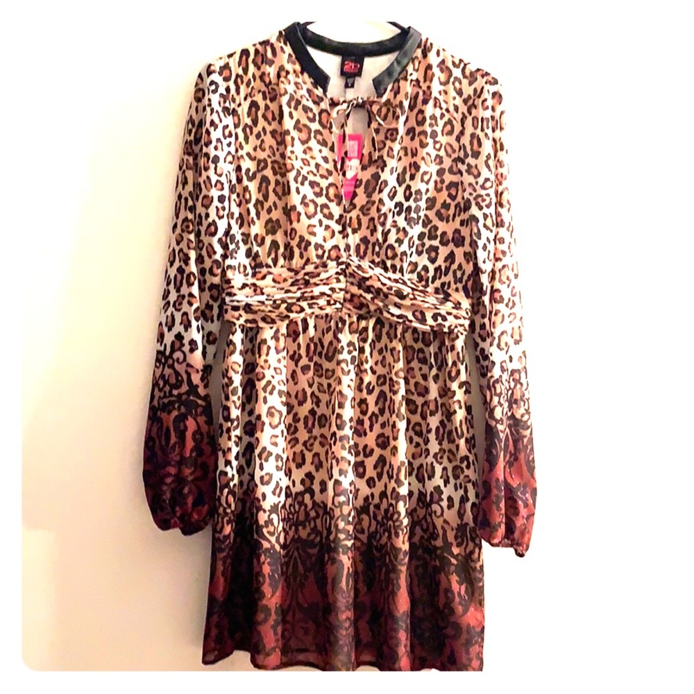 2b BeBe. Leopard Print Keyhole Dress. Size: Med.